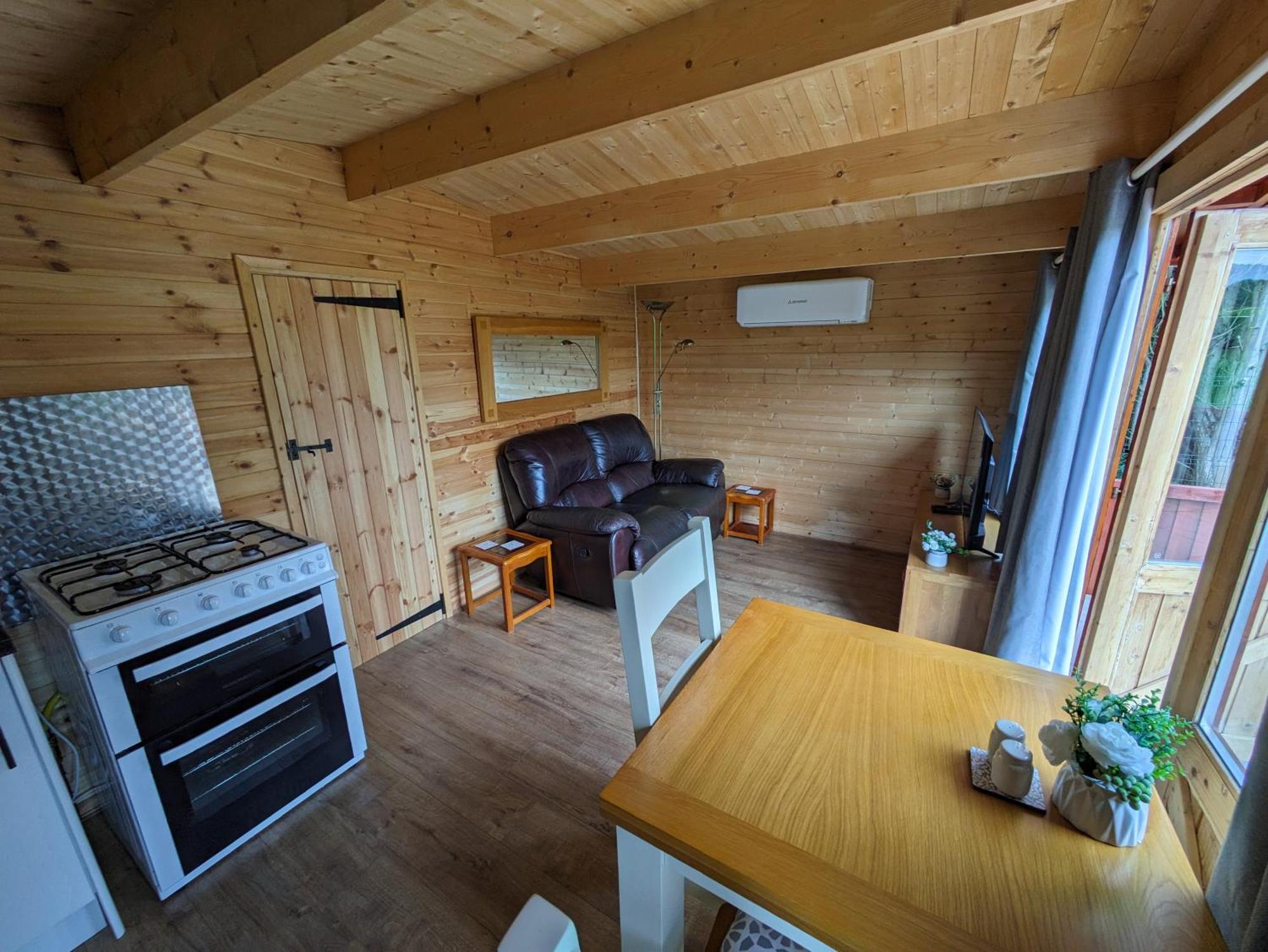 Cosy Cabin Apartment Stock Exterior photo